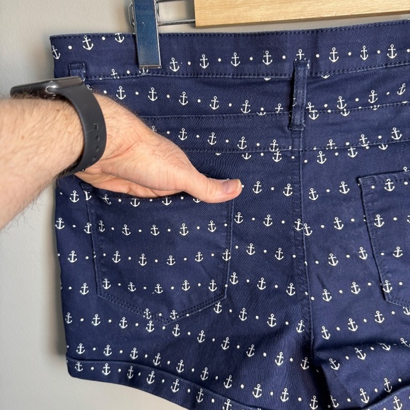 NOBO Women's 17 Mid-Rise Nautical Theme Shorts Navy Blue Allover Anchor‎ Stretch - Picture 4 of 12